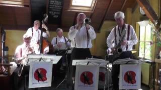 Happy Swing Society met Red Roses voor a Blue Lady