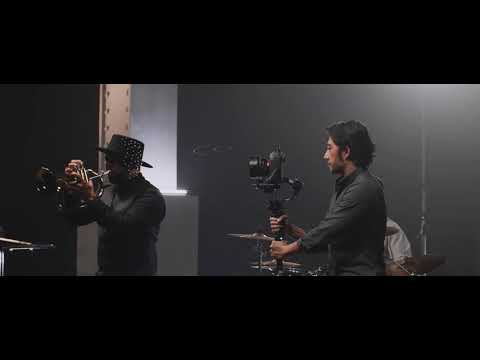 Система фокусировки 3D использует датчики ToF для измерения расстояния между объективом и объектом, чтобы увеличить резкость изображения даже в условиях слабого освещения. Эта высокотехнологичная система активирует быстрый автофокус на объективах с ручным