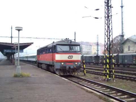 749 121 odjíždí z DKV na R 1246 -  rozjezd - Praha Vršovice - 31.10.2010.