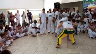 preview picture of video 'BATIZADO DE CAPOEIRA; PRAIA DO RIO GRANDE EM MIGUELOPOLIS ,OLHA AI O GIGANTE!'