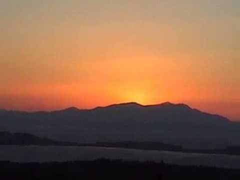 FIRAT ÖZDEMIR FT. ECRIN - AYDOGDU ÜZERIMIZE