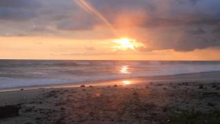 preview picture of video 'Playa Carmen, Santa Teresa Sunset Surf Session'