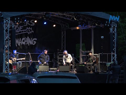 Ein ganz, ganz kleines bisschen wie Festival mit den Monsters of Liedermaching