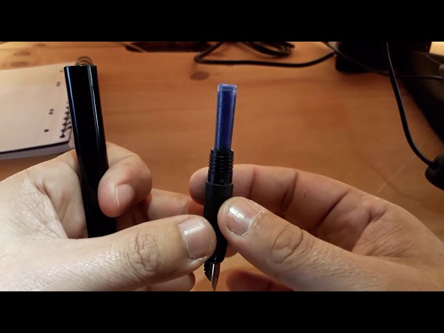Vídeo relacionado con Schneider BASE black & white - Pluma estilográfica (grosor de escritura L), color negro