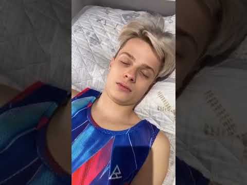 Sbriser SPAVENTA Sua SORELLA 😂