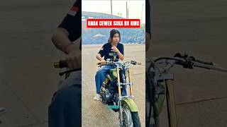Download lagu ANAK CEWEK SATU HOBI SAMA AYAH SUKA MAIN MOTOR RX KING TWO STROKE #shorts #rxking #viral mp3 Download lagu ANAK CEWEK SATU HOBI SAMA AYAH SUKA MAIN MOTOR RX KING TWO STROKE #shorts #rxking #viral mp3