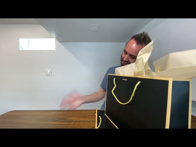 Best High-Quality Gift Bags with Handles - alternate angle