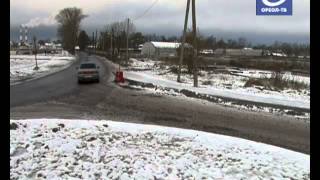 preview picture of video 'Улица Кныша в Гатчине: снег есть, асфальта нет'
