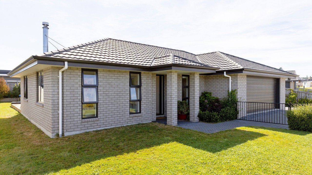 Spacious, Sunny And Ready To Enjoy