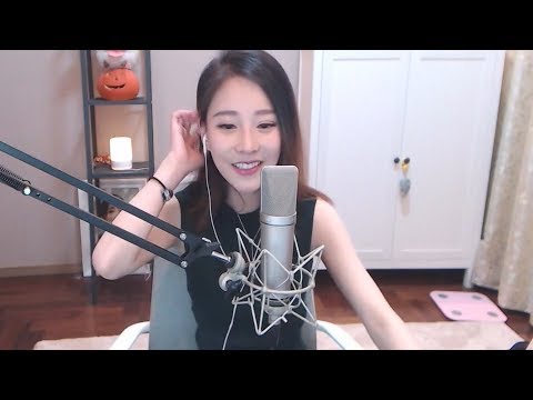 Thể hiện bởi Phùng Đề Mạc