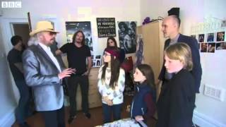 BBC News   Bee Gee Barry Gibb revisits Manchester childhood haunts