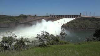 preview picture of video 'Vertedouro - Itaipú Binacional - Foz do Iguaçu'