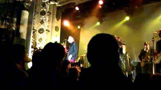 Poi Dog Pondering, &quot;Ta Bouche Est Tabu&quot;