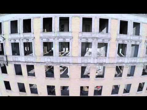 Un boom… e lo storico albergo va giù