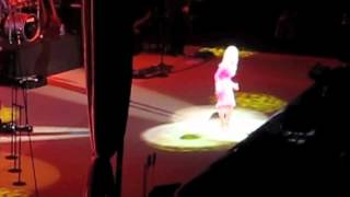 Dolly Parton live, Gothenburg, Sweden, 2011 - Walking on sunshine