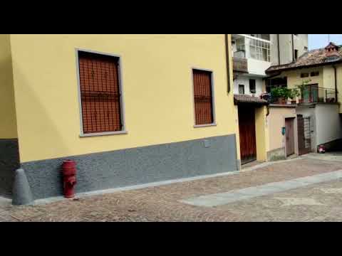 ACCOLTELLA IL FRATELLO E SI BARRICA