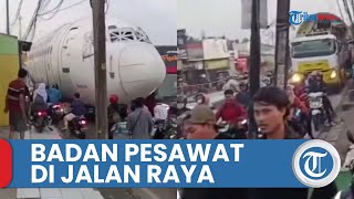 Viral Video Penampakan Badan Pesawat Akibatkan Macet di Jalan Raya Parung Bogor, Berikut Faktanya