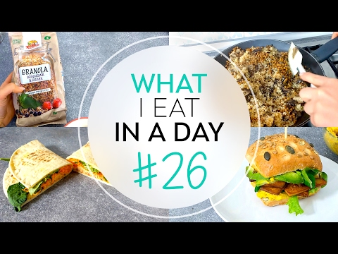 COSA MANGIO IN UN GIORNO #26 | What I eat in a day | QUINOA, PIADINE, GRANOLA E PANINO FARCITO