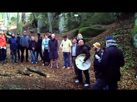 The shamanic ritual - Hungarian songs in a sacred space