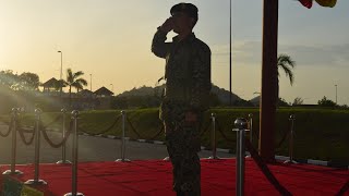 Download lagu Nak masuk tentera kena bogel ke? mp3 Download lagu Nak masuk tentera kena bogel ke? mp3