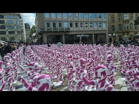 Protestaktion vor dem Kölner Dom Kindesmissbrauch in der katholischen Kirche