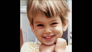Download lagu Cindy Crawford - Animated Childhood Photo mp3 Download lagu Cindy Crawford - Animated Childhood Photo mp3