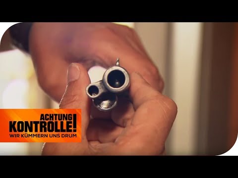 Routine check: Are the weapons properly locked away? | Attention Check | kabel eins