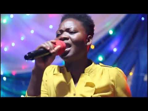 Vidash ministering at Intimacy of Worship 2022.