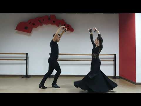 Sevillanas con castañuelas.