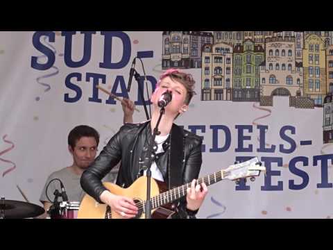 Ela Querfeld Live @Cologne South Town Festival – Fußspuren (Footprints)