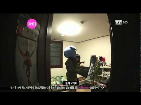 2NE1 Bom Invadiendo el cuarto de Minzy