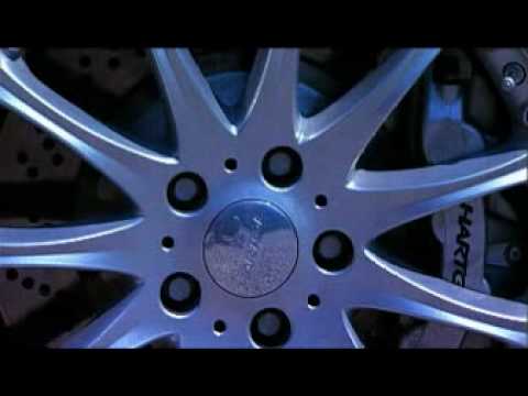 Ein großer Motor und ein tolles, BMW. Auto. Hören Sie sich, dass Motor