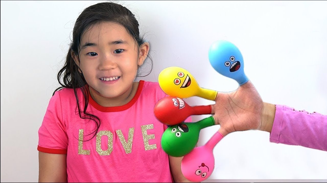 Daddy Finger Nursery Rhymes | Learn Colors With Balloons ! !شفا تلعب بالبالونات المائية