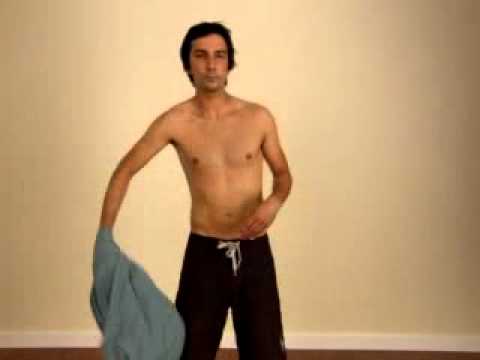 Как сложить футболку за секунду одним движением руки: быстрее не придумаешь! Фут