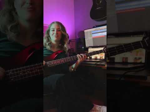 Ma Quale Idea - Alessandra Tumolillo e il suo basso Yamaha TRBX174