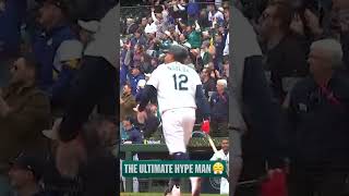 Julio Rodríguez's reaction to both of Josh Naylor's homers were perfect ????