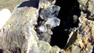 preview picture of video 'Large Herkimer Diamonds in Matrix Vug'