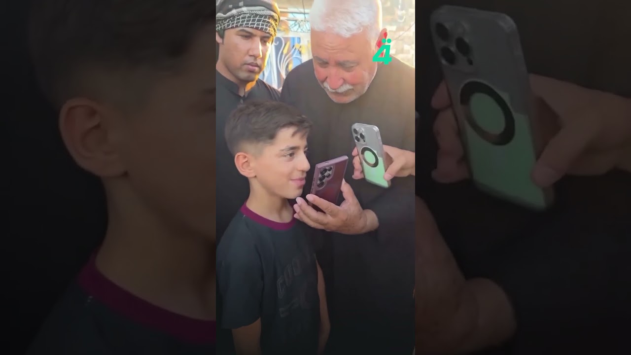 فيديو | بعد أن ألقى قميصه على نعش والده.. المرشد الإيراني مجتبى الخامنئي يرسل سلامه لطفل عراقي ويهديه كوفية