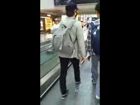 [fancam] 120427 Kyuhyun at Incheon Airport (to Jakarta)
