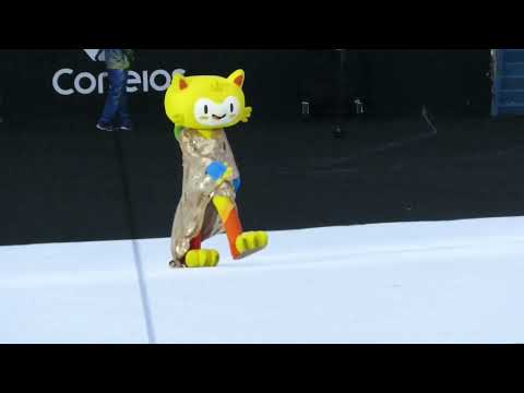 MASCOTE VINÍCIUS E GISELE BUNDCHEN DESFILANDO NA ABERTURA DAS OLIMPÍADAS RIO 2016/GAROTA DE IPANEMA