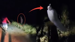 Download lagu Blocked by Pocong! Automatically Turn Back | 7 Real Ghost Appearances That Cause Panic mp3 Download lagu Blocked by Pocong! Automatically Turn Back | 7 Real Ghost Appearances That Cause Panic mp3