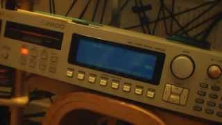 Video thumbnail for Akai S-2800 by vinyljunkie07