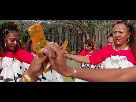 B.junior Alayla zaikoiny vol 2 ( clip officiel )