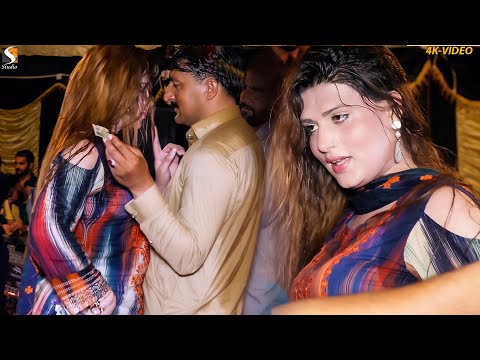 Tukur Tukur Dekhte Ho Kya, Urwa Khan Bollywood Dance Performance 2023