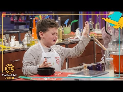 ALBERT se agobia y ¡prepara un caos mientras cocina! | MasterChef Junior 7