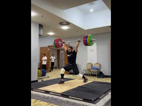 Akbar Djuraev (110) 220 kg clean and jerk double