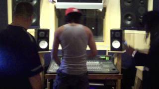 Los De La Nazza Presentan &quot;Bien Comodo&quot; Yaga Y Mackie Preview