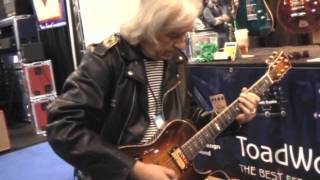Howard Leese (Heart, Bad Company) plays his Barracuda pedal at the ToadWorks Booth