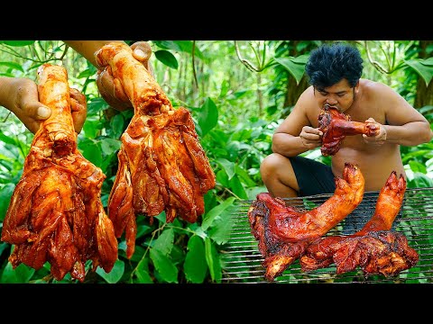 #PorkFeet Roasted Pork Legs BBQ Recipe Eating So Delicious in Rainforest - Cooking Pig Feet BBQ
