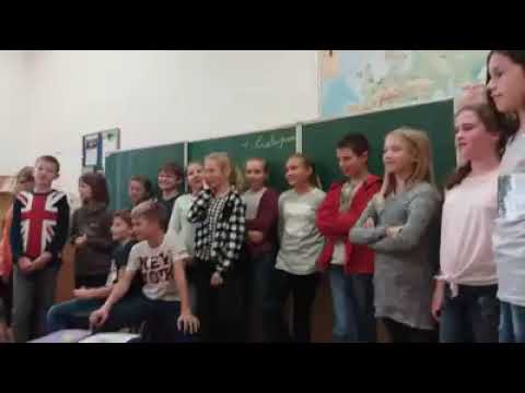 Odyssea - Kamna kouří v hodině hudební výchovy v 5. třídě ZŠ